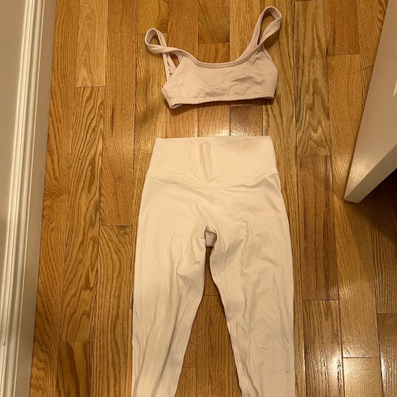 Aritzia TNA Butter set - Picture 1 of 3